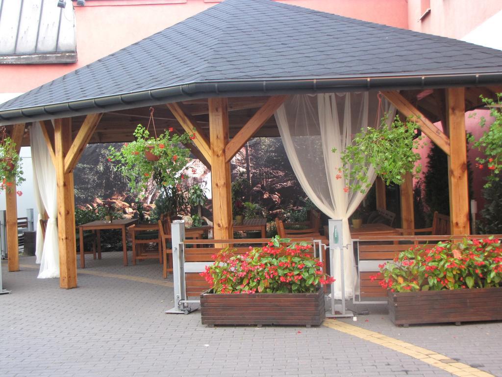 Aviator Hotel Restauracja & Spa Pabianice Exterior photo